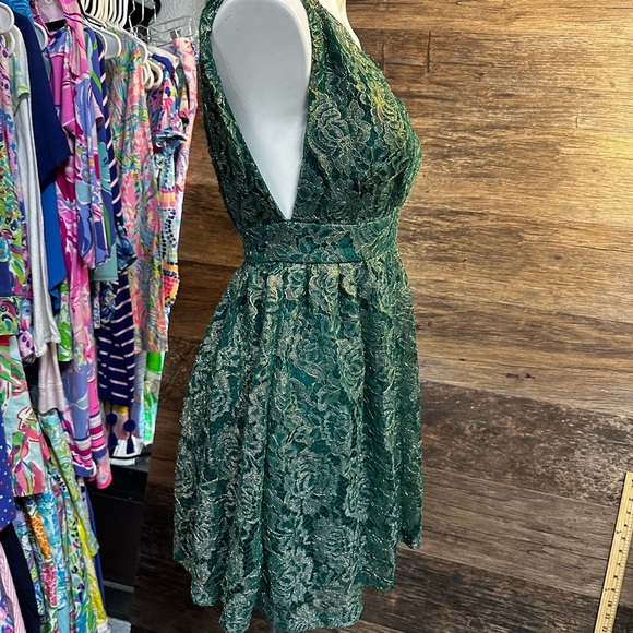 Lulu's Green Plunge Neck Lace Sleeveless Mini Dress Size XS - Picture 5 of 7